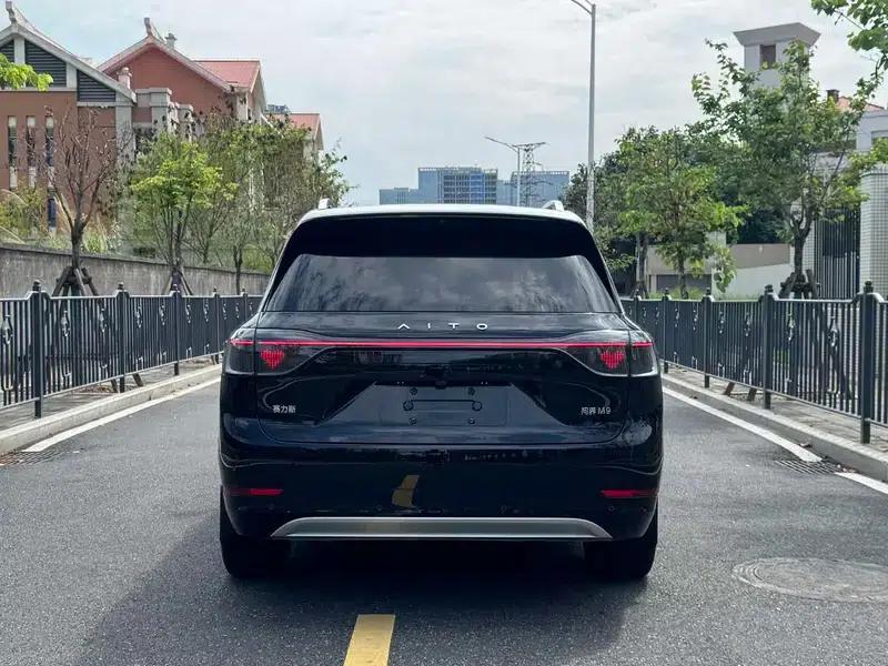Wenjie M9 2024 Ultra Range Extended 6-Seater — миниатюра 5