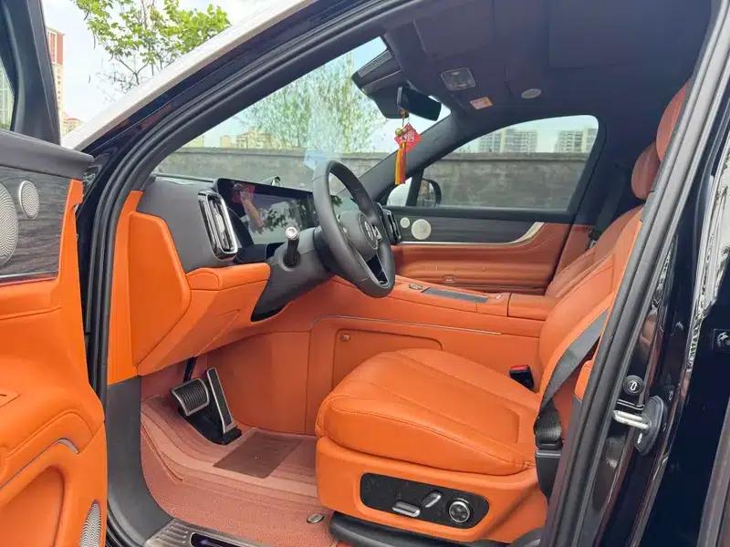 Wenjie M9 2024 Ultra Range Extended 6-Seater — миниатюра 8