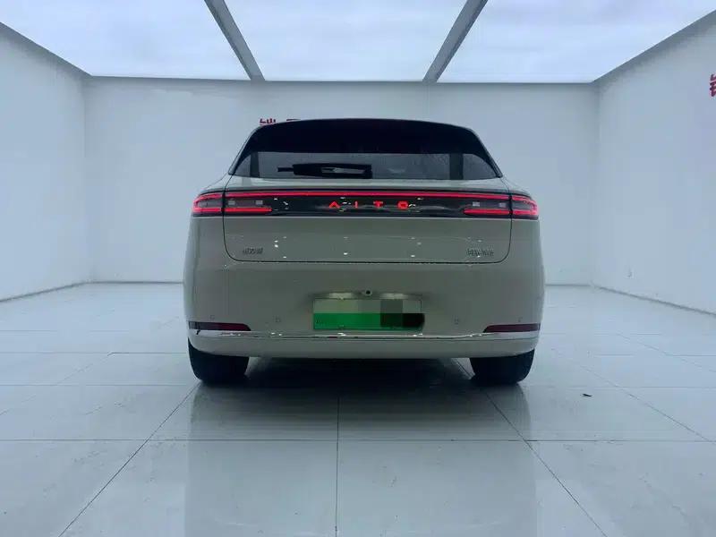 Wenjie M5 2025 Extended Range Ultra 4WD Version — миниатюра 4