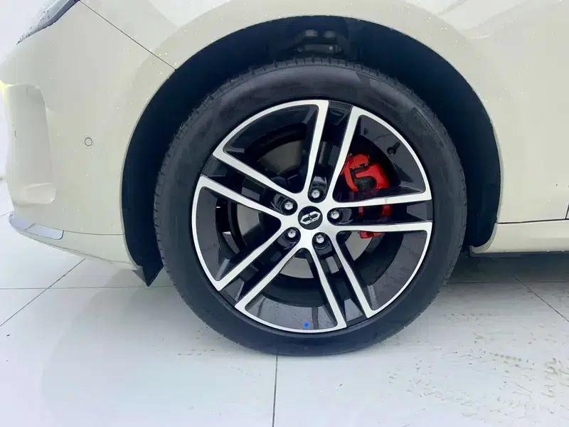 Wenjie M5 2025 Extended Range Ultra 4WD Version — миниатюра 10