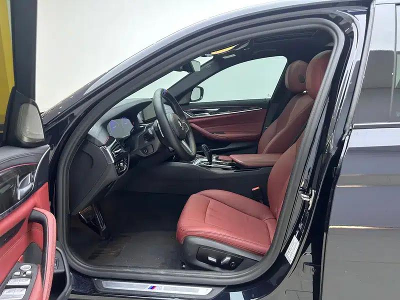 2019 BMW 5 Series 530Li Leading Edition M Sport Package — миниатюра 17