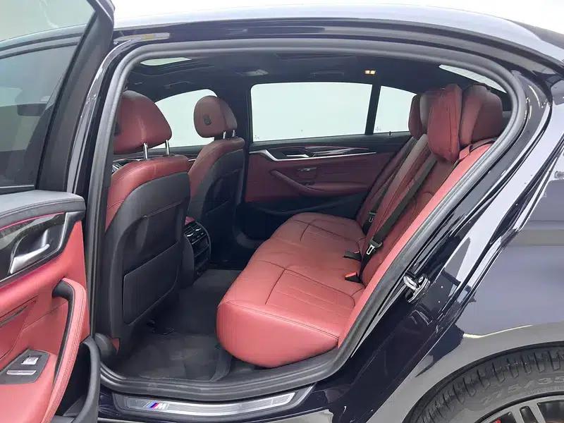 2019 BMW 5 Series 530Li Leading Edition M Sport Package — миниатюра 18