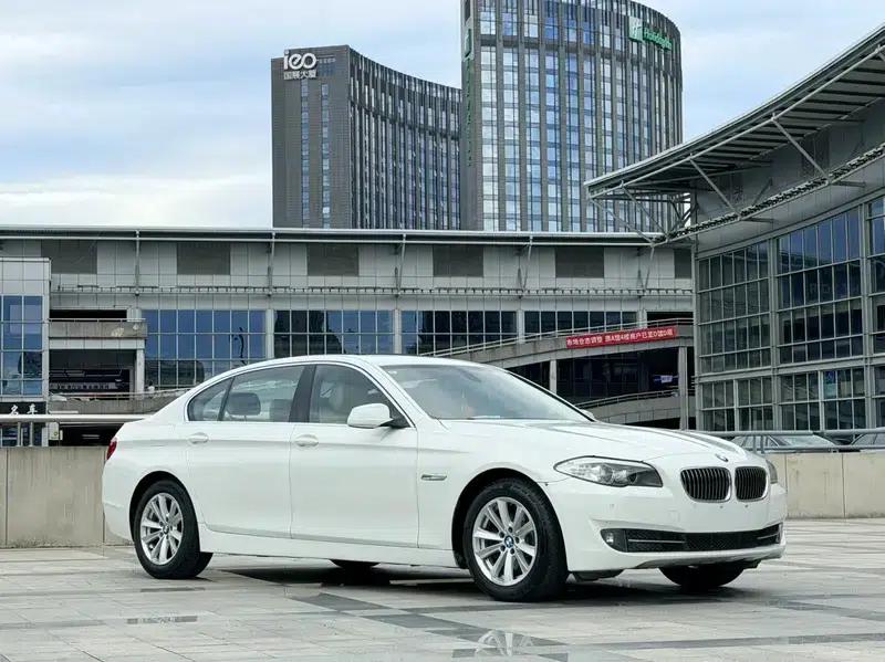 BMW 5 Series 2012 523Li Leading Edition — миниатюра 3