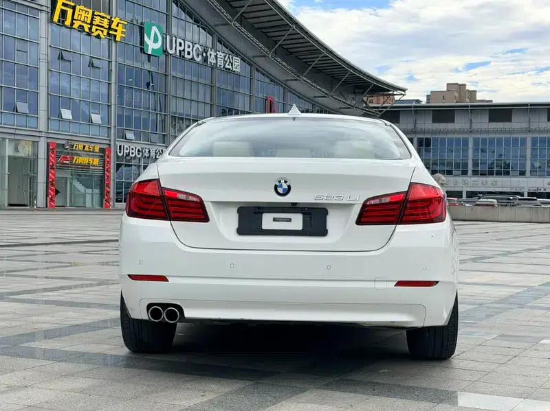 BMW 5 Series 2012 523Li Leading Edition — миниатюра 4