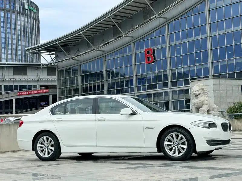 BMW 5 Series 2012 523Li Leading Edition — миниатюра 6
