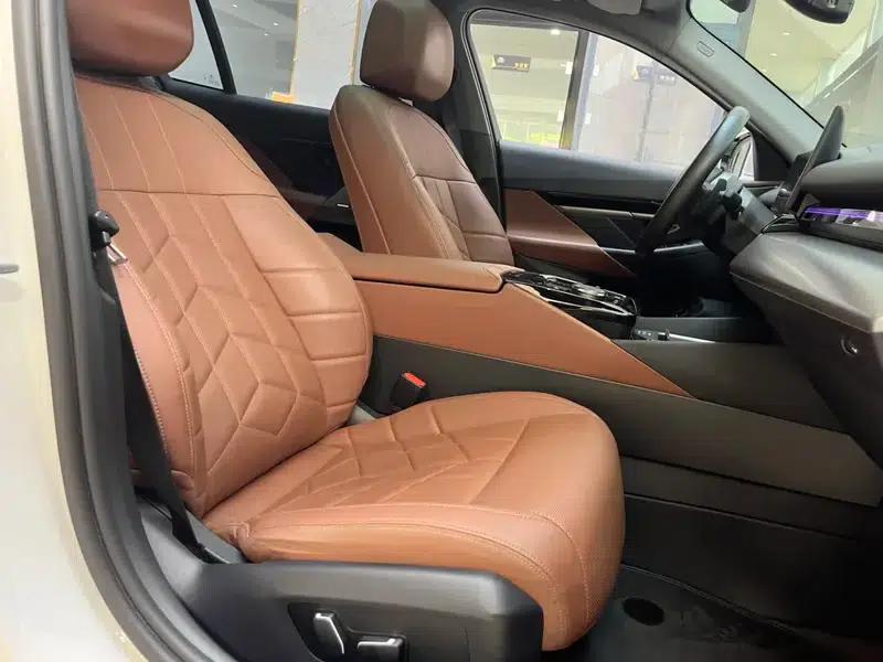 2024 BMW 5 Series 525Li M Sport Package — миниатюра 16