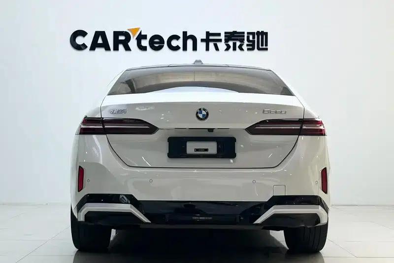 2024 BMW 5 Series 525Li M Sport Package — миниатюра 4