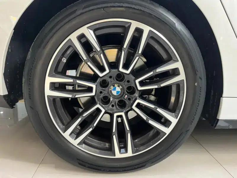 2024 BMW 5 Series 525Li M Sport Package — миниатюра 6