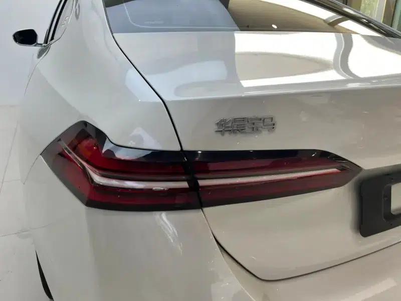 2024 BMW 5 Series 525Li M Sport Package — миниатюра 8