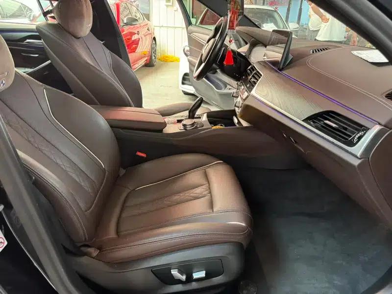 2021 BMW 5 Series 530Li Luxury M Sport Package — миниатюра 12