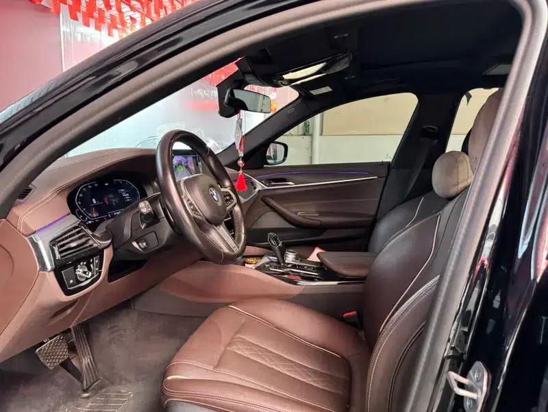 2021 BMW 5 Series 530Li Luxury M Sport Package — миниатюра 9