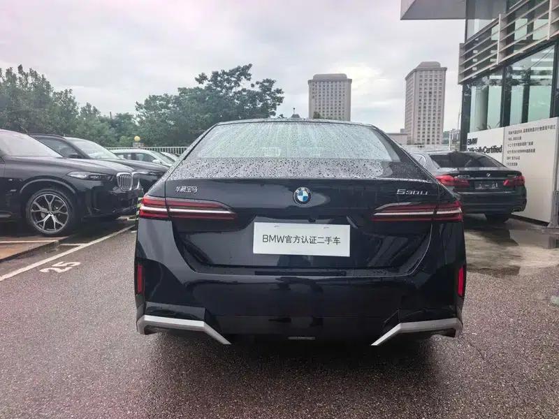 2025 BMW 5 Series 530Li Luxury M Sport Package — миниатюра 4