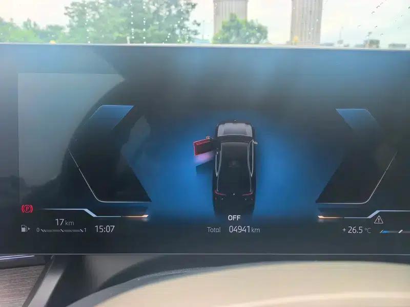 2025 BMW 5 Series 530Li Luxury M Sport Package — миниатюра 7