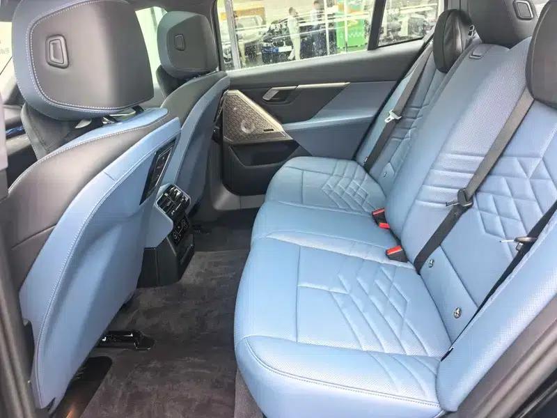 2025 BMW 5 Series 530Li Luxury M Sport Package — миниатюра 9