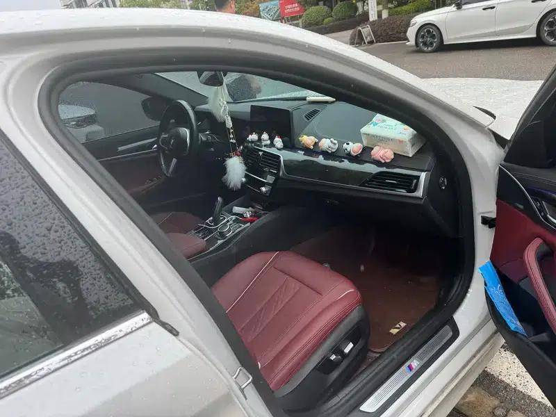 2022 BMW 5 Series 525Li M Sport Package — миниатюра 4
