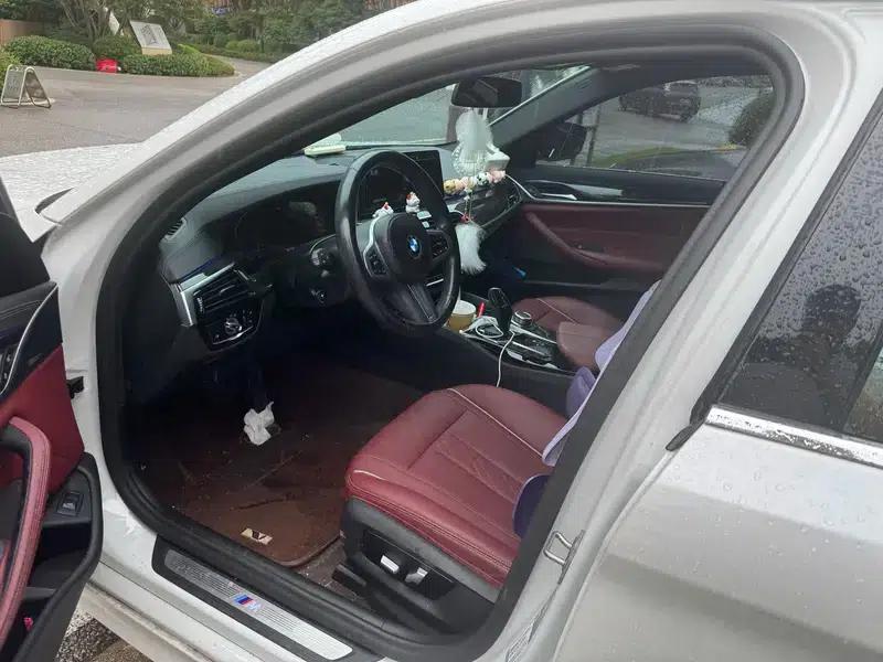 2022 BMW 5 Series 525Li M Sport Package — миниатюра 9