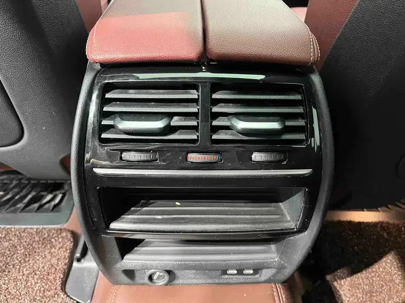 2021 BMW 5 Series 530Li Leading Edition M Sport Package — миниатюра 11