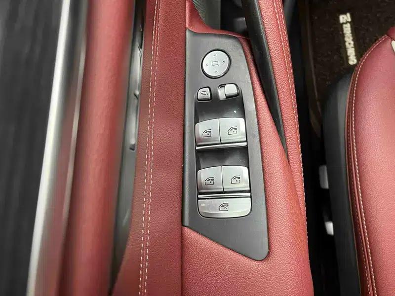 2021 BMW 5 Series 530Li Leading Edition M Sport Package — миниатюра 18