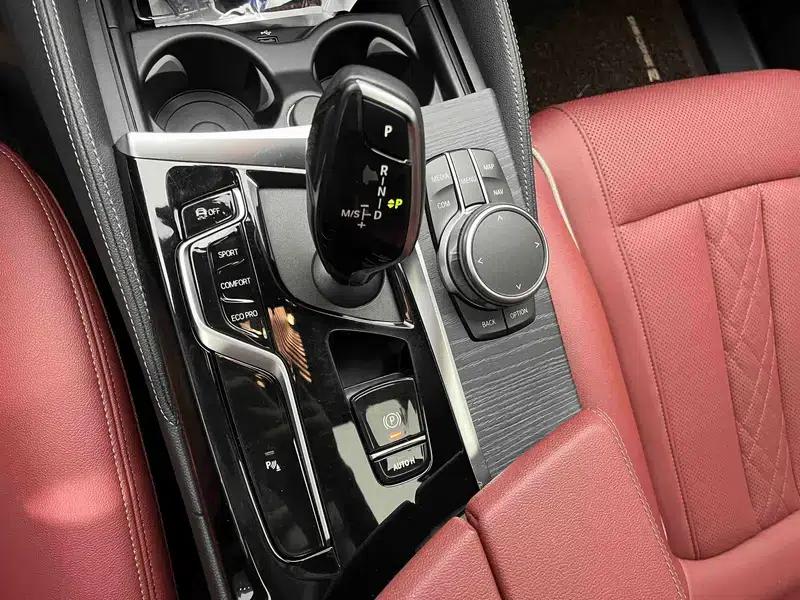 2021 BMW 5 Series 530Li Leading Edition M Sport Package — миниатюра 8