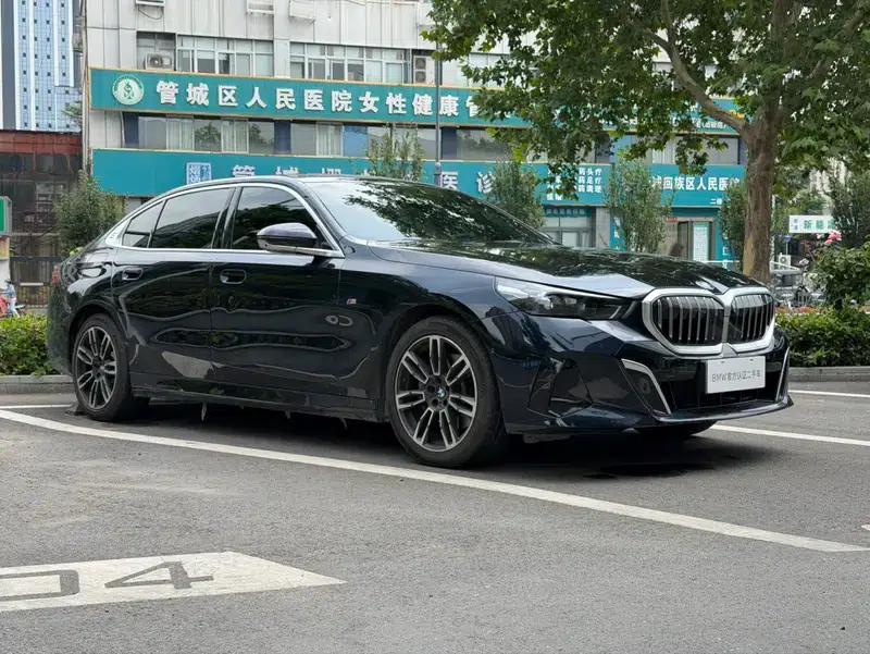 2024 BMW 5 Series 530Li Leading Edition M Sport Package — миниатюра 3