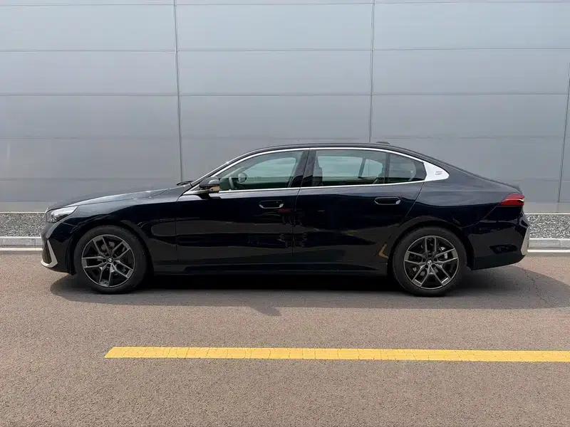 BMW 5 Series 2025 Facelift 530Li Leading Luxury Package — миниатюра 3