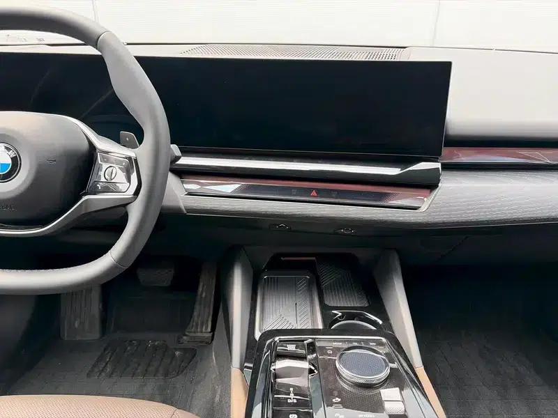 BMW 5 Series 2025 Facelift 530Li Leading Luxury Package — миниатюра 7