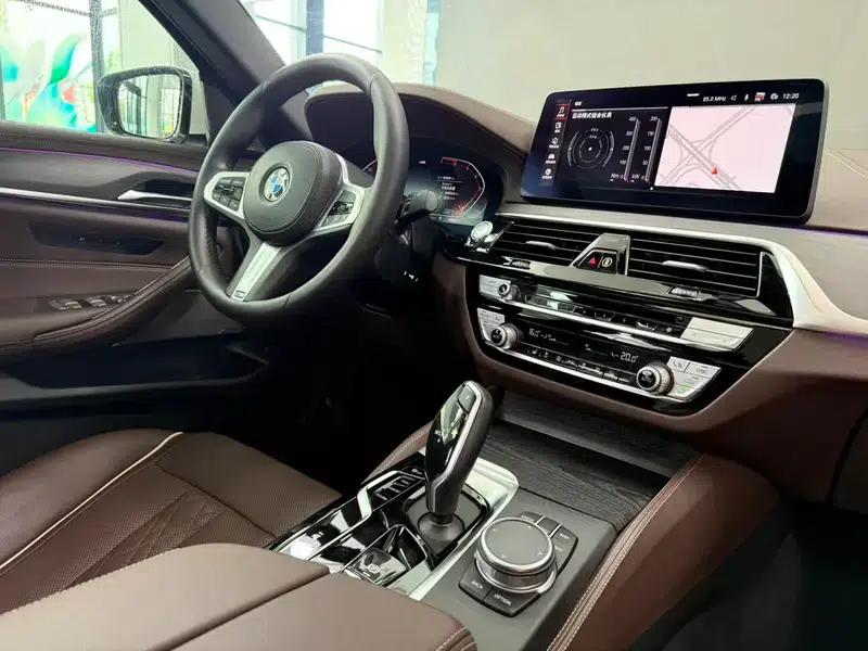 2021 BMW 5 Series 530Li Leading Edition M Sport Package — миниатюра 11