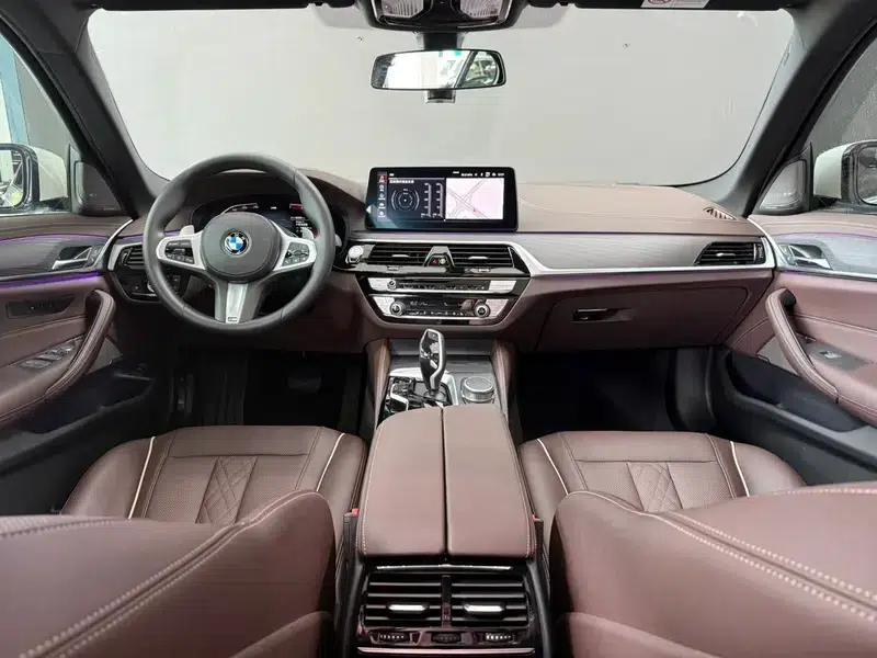 2021 BMW 5 Series 530Li Leading Edition M Sport Package — миниатюра 13