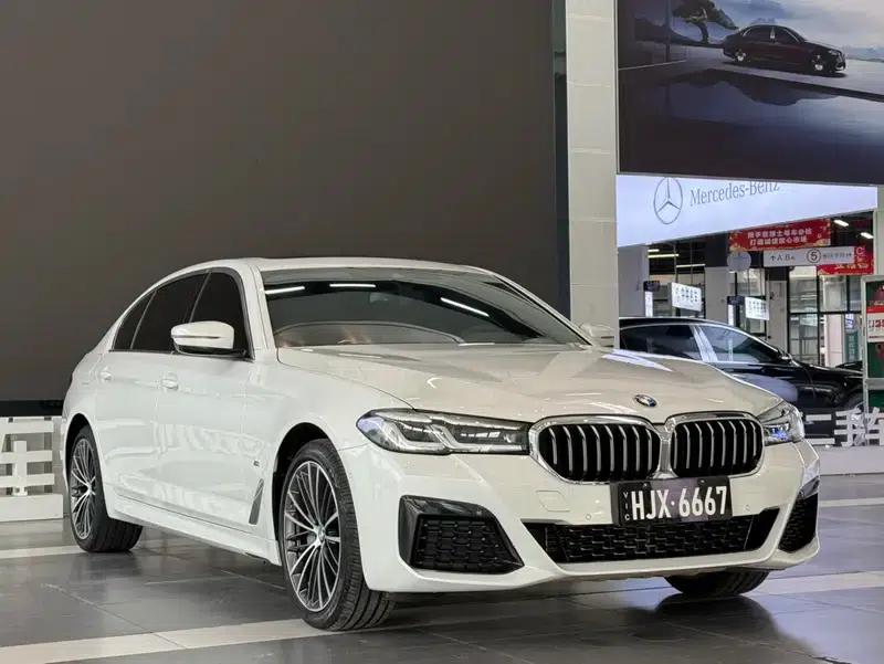 2021 BMW 5 Series 530Li Leading Edition M Sport Package — миниатюра 3