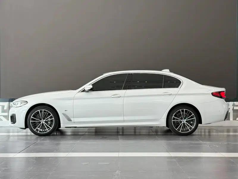 2021 BMW 5 Series 530Li Leading Edition M Sport Package — миниатюра 4
