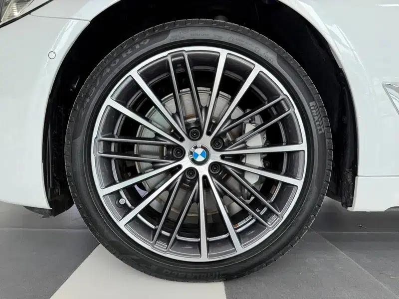 2021 BMW 5 Series 530Li Leading Edition M Sport Package — миниатюра 10
