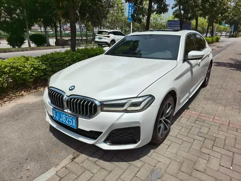 2021 BMW 5 Series 525Li M Sport Package — миниатюра 1