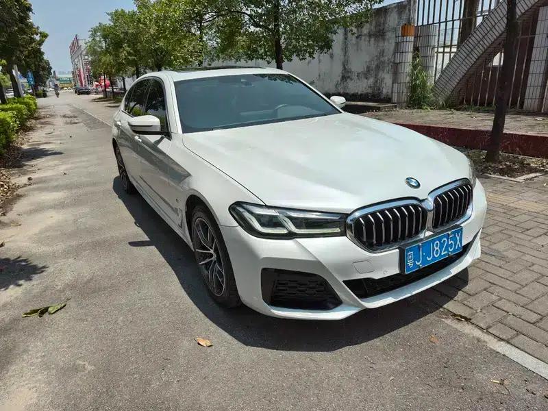 2021 BMW 5 Series 525Li M Sport Package — миниатюра 3