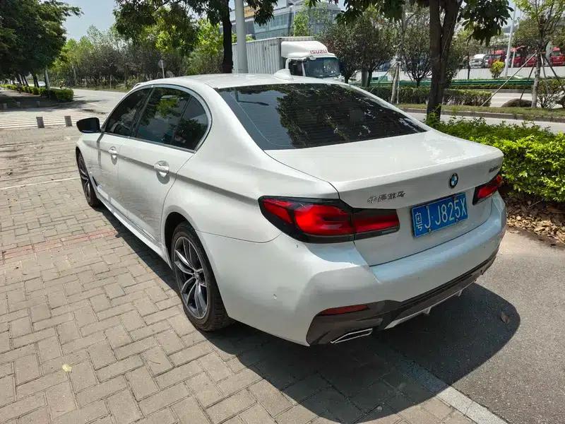 2021 BMW 5 Series 525Li M Sport Package — миниатюра 4