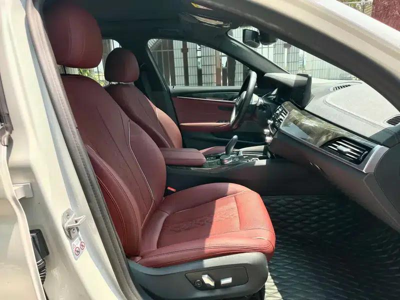 2021 BMW 5 Series 525Li M Sport Package — миниатюра 9