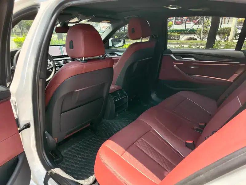 2021 BMW 5 Series 525Li M Sport Package — миниатюра 10