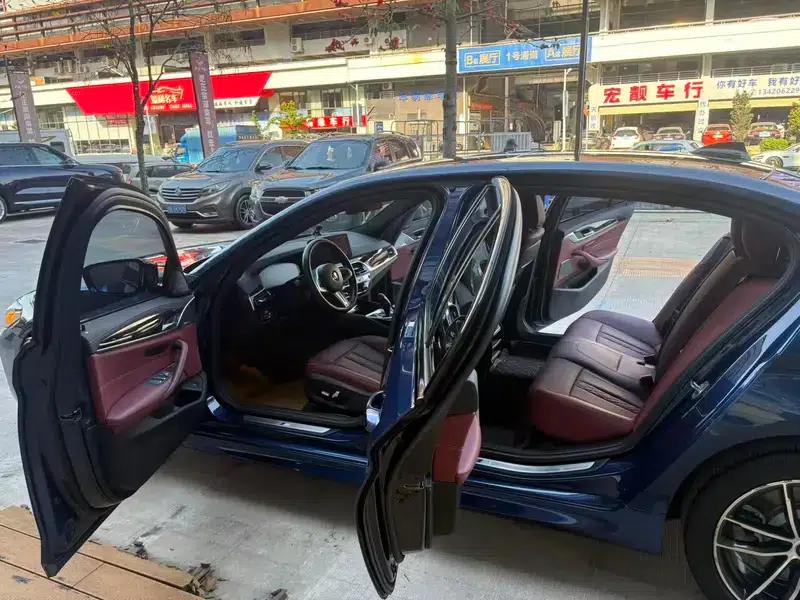 2021 BMW 5 Series 525Li M Sport Package — миниатюра 12