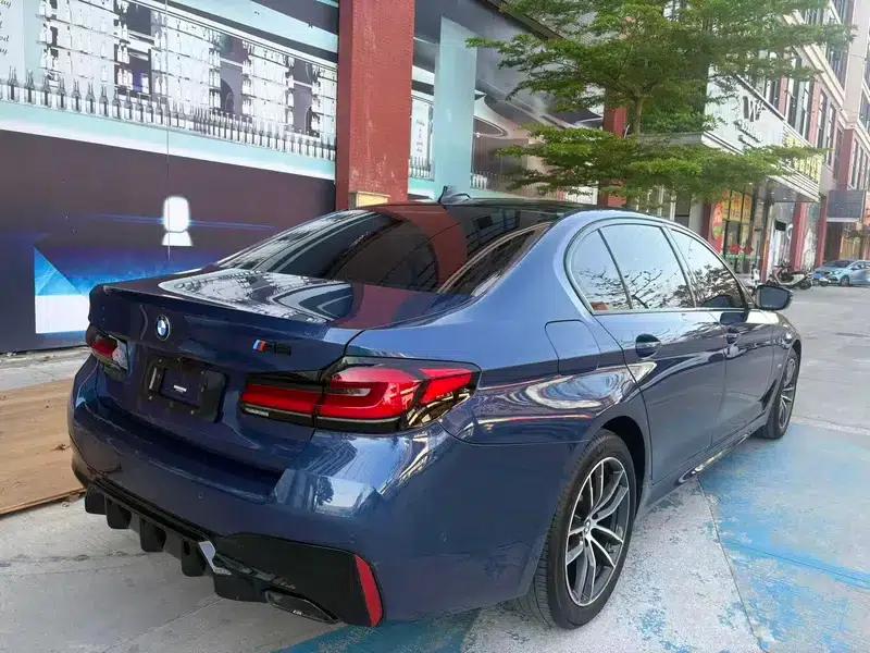 2021 BMW 5 Series 525Li M Sport Package — миниатюра 6