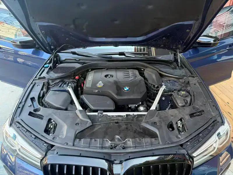 2021 BMW 5 Series 525Li M Sport Package — миниатюра 7