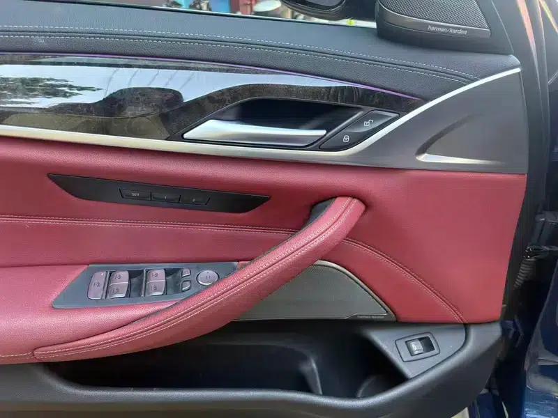 2021 BMW 5 Series 525Li M Sport Package — миниатюра 10