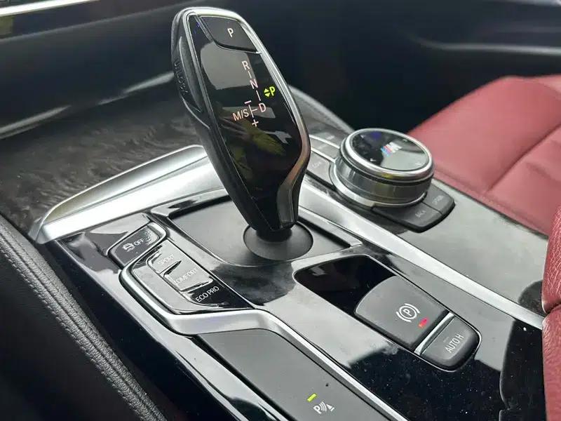2018 BMW 5 Series Facelift 530Li Leading Edition M Sport Package — миниатюра 14