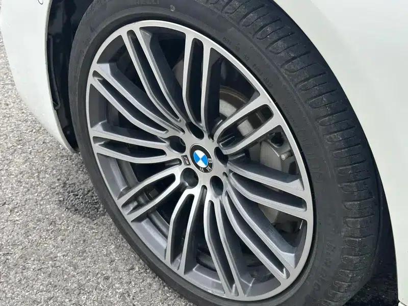 2018 BMW 5 Series Facelift 530Li Leading Edition M Sport Package — миниатюра 9