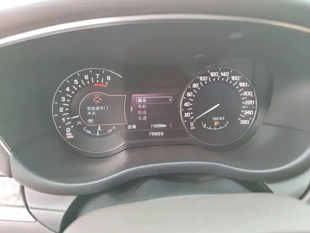 Lincoln MKC 2018 2.0T 2WD Premium Edition — миниатюра 12