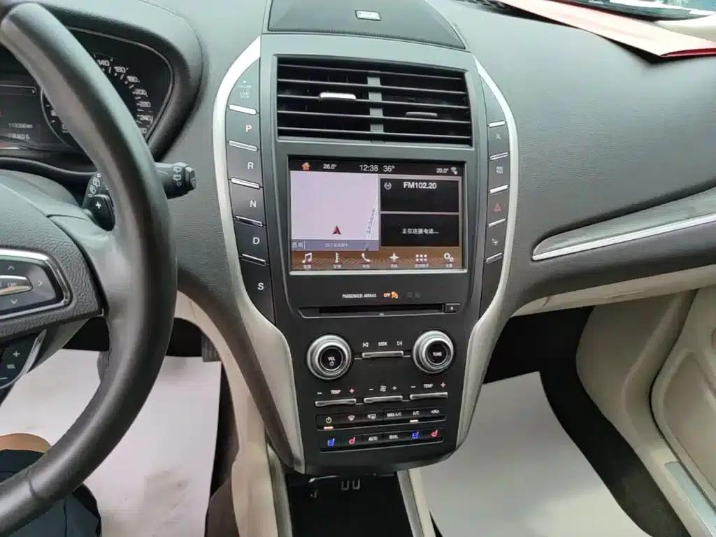 Lincoln MKC 2018 2.0T 2WD Premium Edition — миниатюра 13