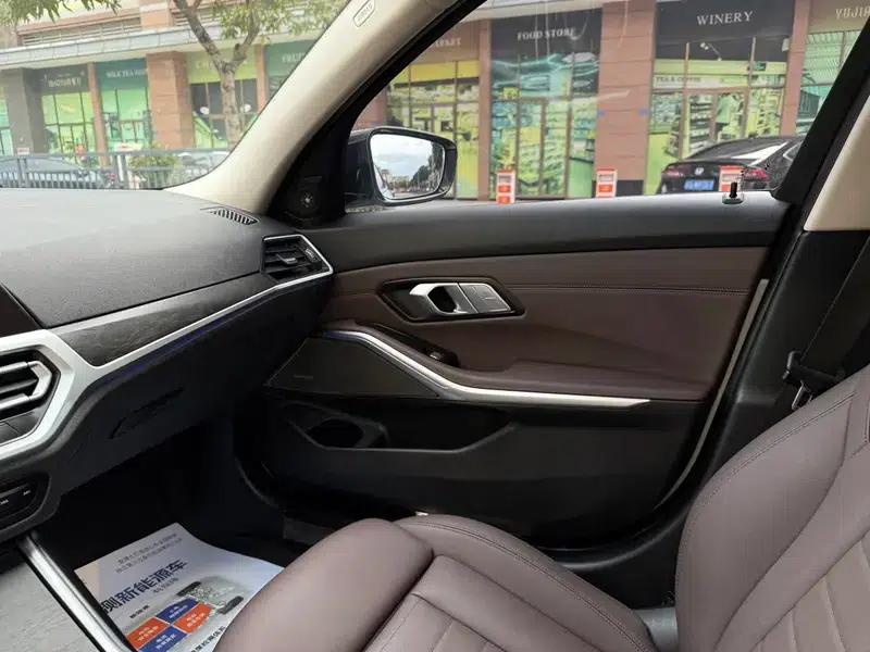 2021 BMW 3 Series 330Li xDrive M Sport Shadow Edition — миниатюра 20