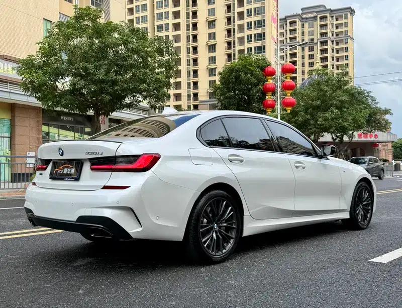 2021 BMW 3 Series 330Li xDrive M Sport Shadow Edition — миниатюра 6