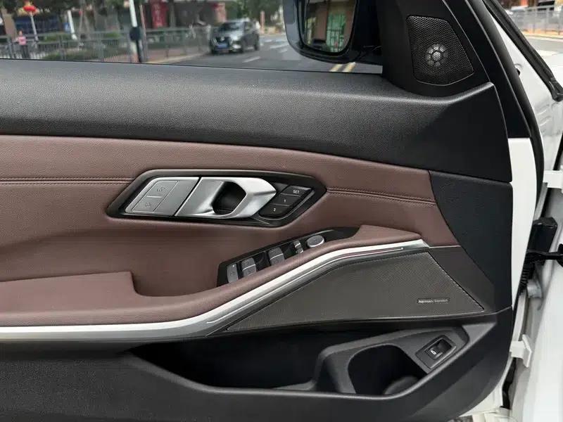2021 BMW 3 Series 330Li xDrive M Sport Shadow Edition — миниатюра 8