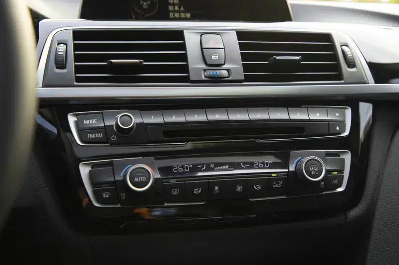 2016 BMW 3 Series 320Li Fashion Edition — миниатюра 13