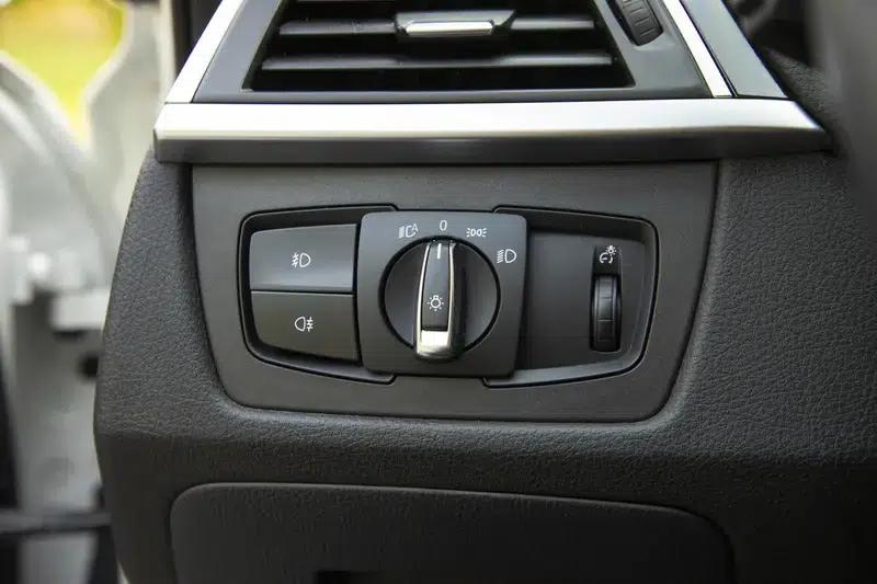 2016 BMW 3 Series 320Li Fashion Edition — миниатюра 22