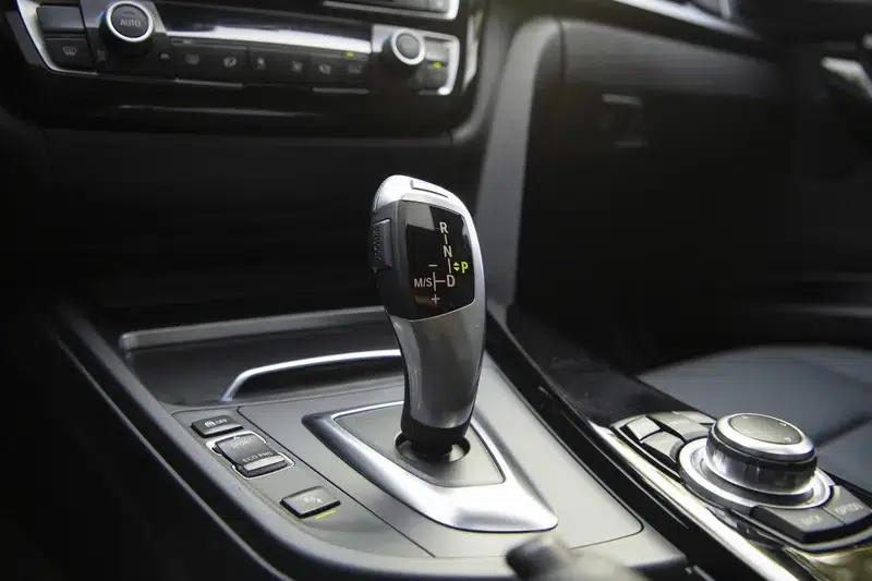 2016 BMW 3 Series 320Li Fashion Edition — миниатюра 24